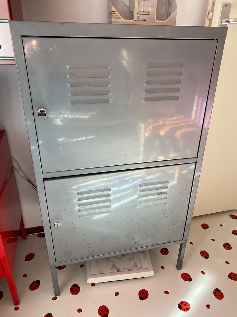 Ikea metalen kast, Huis en Inrichting, Kasten | Lockerkasten, Ophalen, Gebruikt