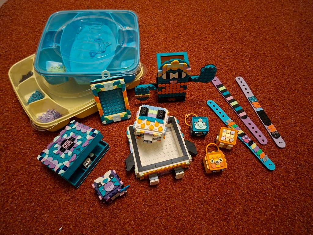 Grote set LEGO DOTS met opbergdoos en diverse items, Ophalen of Verzenden, Gebruikt, Complete set, Lego