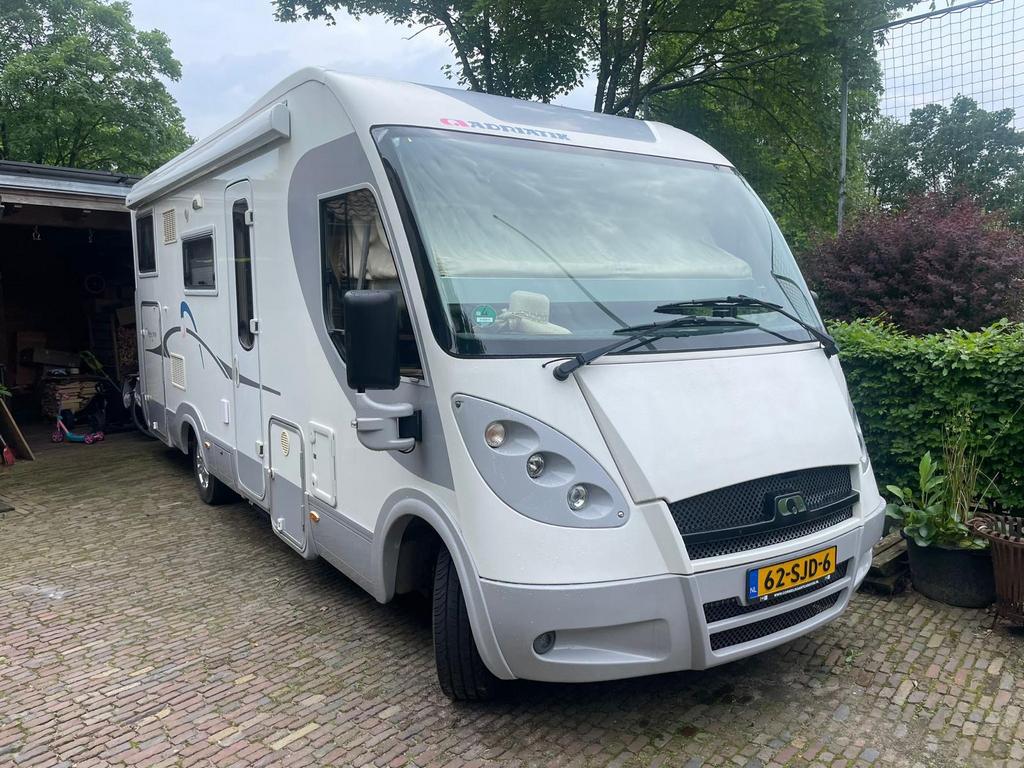 Camper Adria Vision 701 SG, Ringverwarming, Gaslek-detector, 7 tot 8 meter, Particulier
