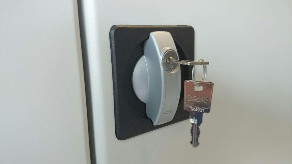 Kantoor/ archief, werkplaats kasten, Ophalen, Gebruikt, -, -