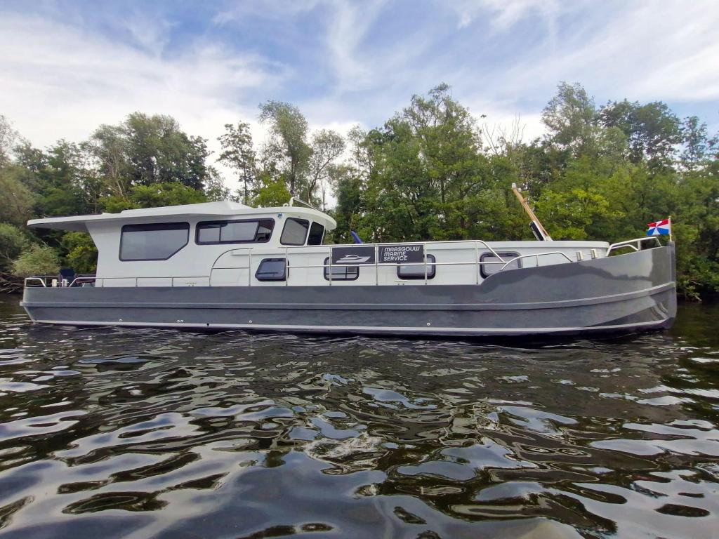 Luxe-Motor 14.95 - Stijlvol en Zelfvoorzienend Varen, Gebruikt, Staal, 50 pk of meer, Diesel