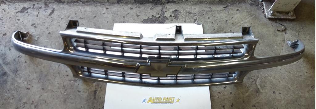 Chevrolet Tahoe grille 2000-2006, Gebruikt, Info@gm.com, Chevrolet, Ophalen of Verzenden
