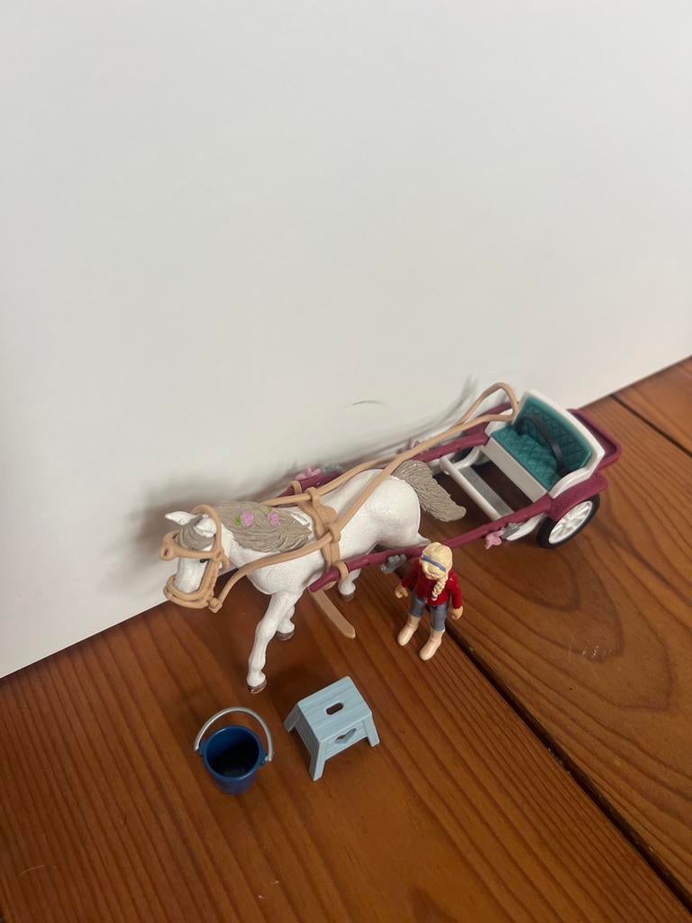 Schleich set: Paard met koets, menner, emmer en krukje, Ophalen of Verzenden, Gebruikt, Jongen of Meisje