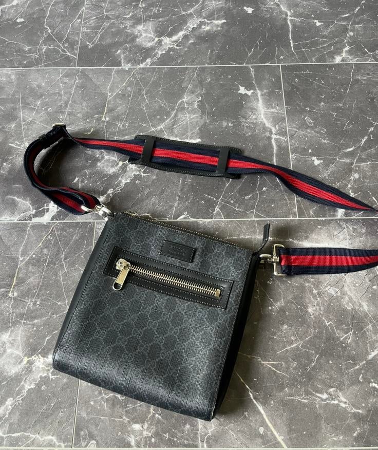 Gucci supreme schoudertas, Ophalen of Verzenden, Zo goed als nieuw, Zwart