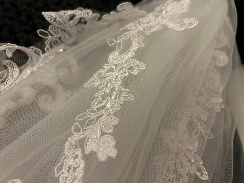 Poirier sluier in originele doos, Ophalen, Gedragen, Wit, Accessoires