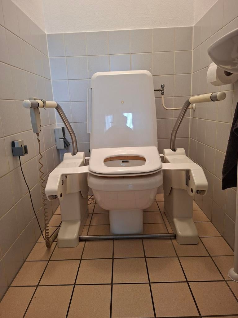 Elektrisch Invalide toilet, Ophalen of Verzenden, Toilet