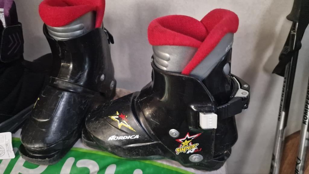 Kinderskischoenen maat 27 met achtersluiting, Sport en Fitness, Skiën en Langlaufen, Gebruikt, 100 tot 140 cm, Schoenen, Ophalen of Verzenden