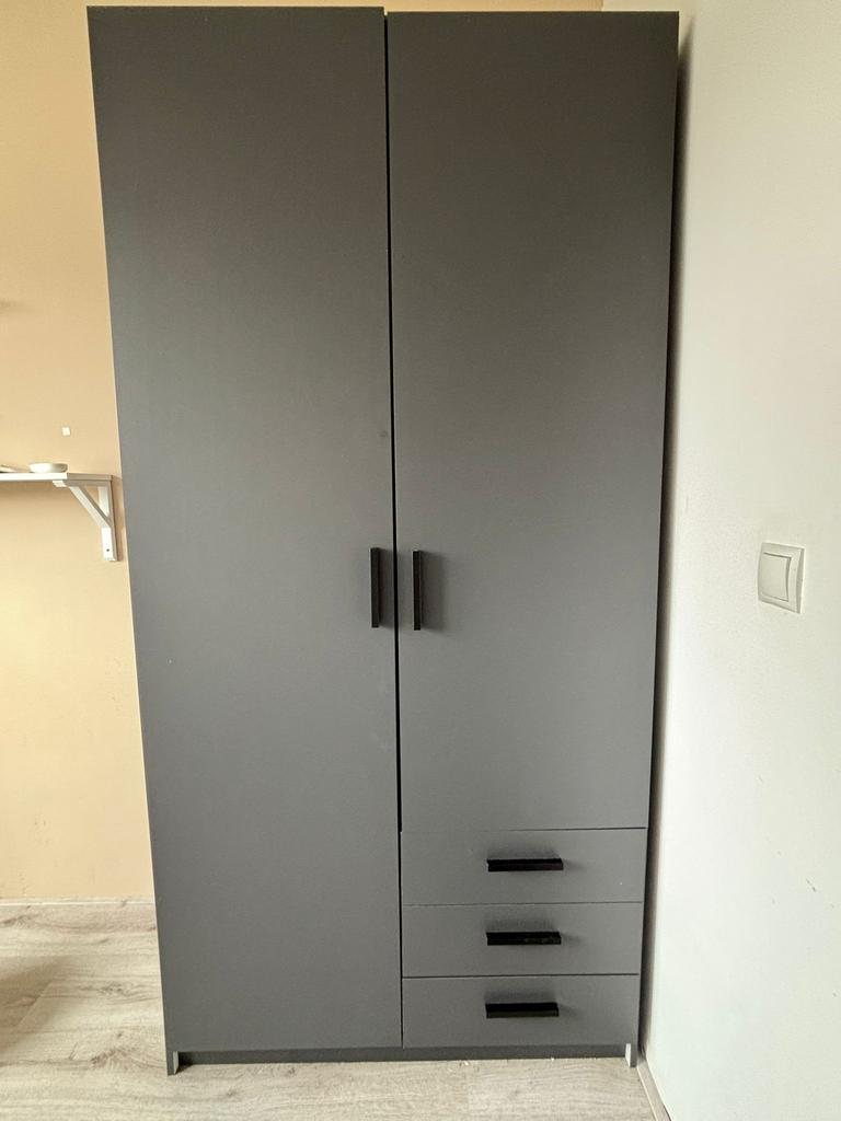 Zwarte kast, Huis en Inrichting, Kasten | Kledingkasten, Ophalen of Verzenden, Zo goed als nieuw, 25 tot 50 cm