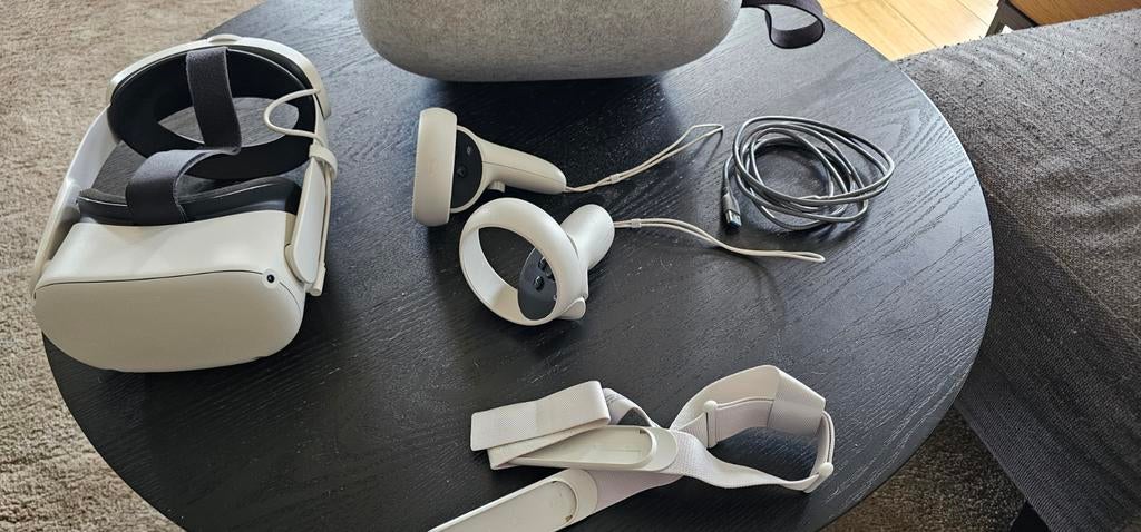 Nette  Oculus Meta Quest 2 met extra batterij en accessoires, Spelcomputers en Games, Virtual Reality, Ophalen of Verzenden, Zo goed als nieuw