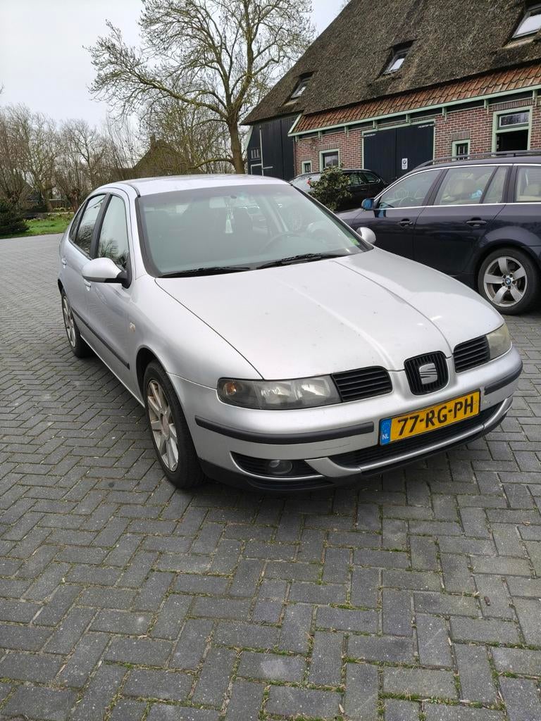 Seat Leon 1.8 20V 92KW 2005 Grijs, geleverd met nieuwe apk, 4 cilinders, Leon, Origineel Nederlands, 1200 kg