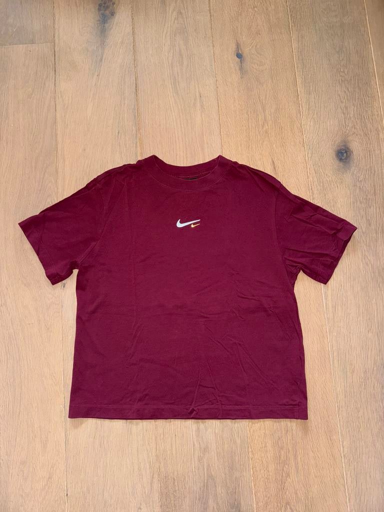 Nike shirt bordeaux met logo goud wit mt XS zgan, Kleding | Dames, Wit, Ophalen of Verzenden, Zo goed als nieuw, Korte mouw