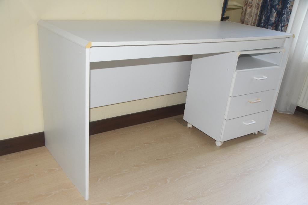 Bureau met handig verrijdbaar ladeblok wit, Huis en Inrichting, Bureaus, Ophalen, Gebruikt, Wit