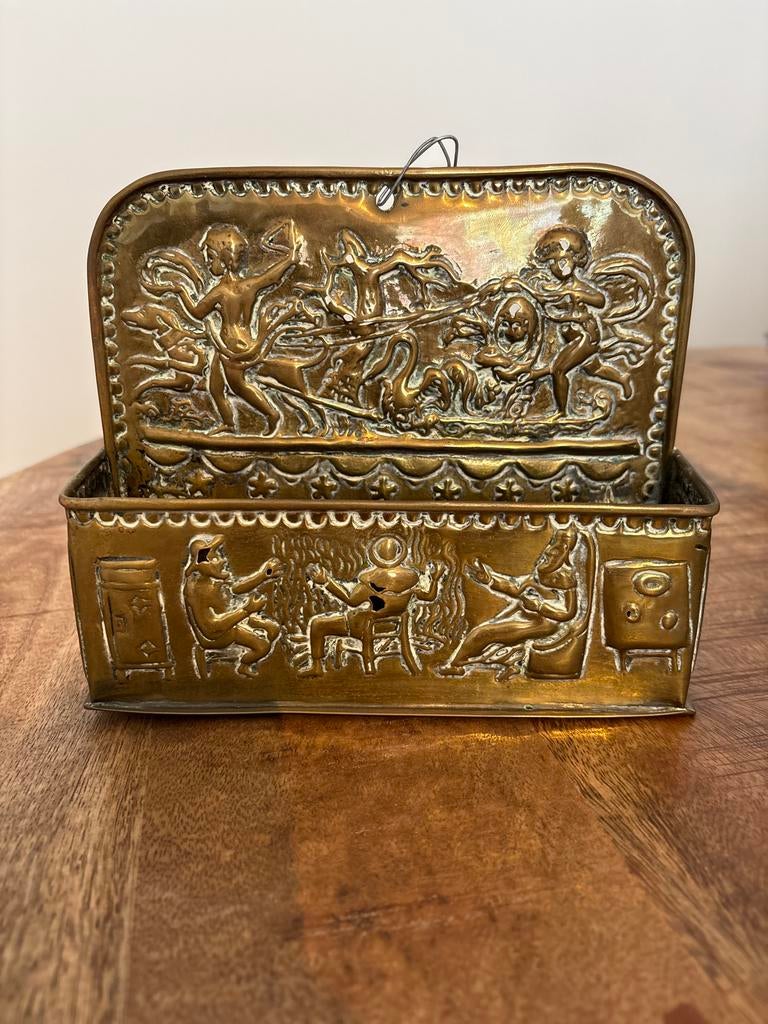 Antieke Messing Tabaksdoos met Reliëfdecoratie, Ophalen of Verzenden, Koper