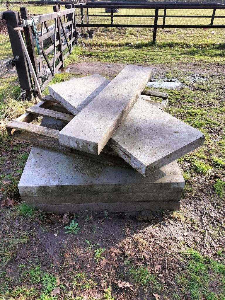 Schellevis oud Hollandse betontegels restanten, Ophalen, Beton, Terrastegels