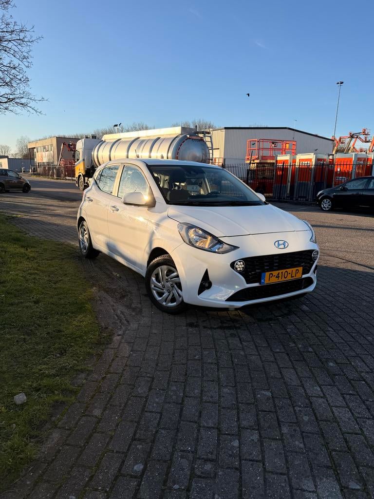 Hyundai i10 1.0i 67pk 2022 Wit, 31 €/maand, 899 kg, 4 stoelen, Wit