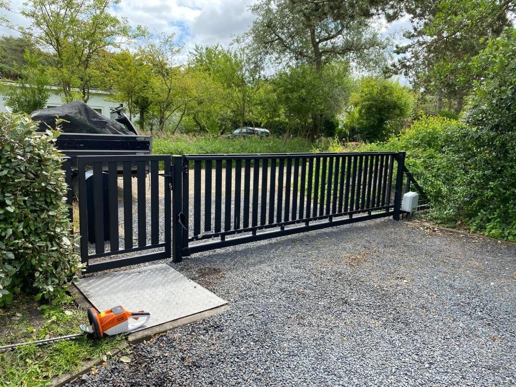 E-Schuifpoort model: 'Sydney' in 2 afmetingen: 4 en 5 meter!, Met poort, Nieuw, IJzer, Spijlenhekwerk