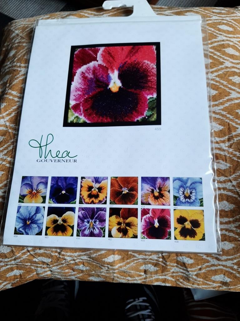 Thea Gouverneur borduurpakket Viooltje 10x10 cm, Ophalen of Verzenden, Nieuw, Borduurpakket