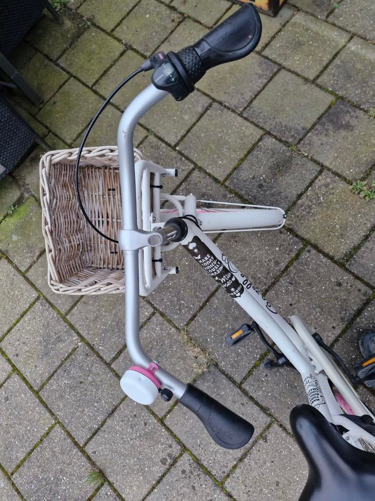 Meisjesfiets wit met roze accenten en mandje 24 inch., Fietsen en Brommers, Fietsen | Meisjes, Verzenden