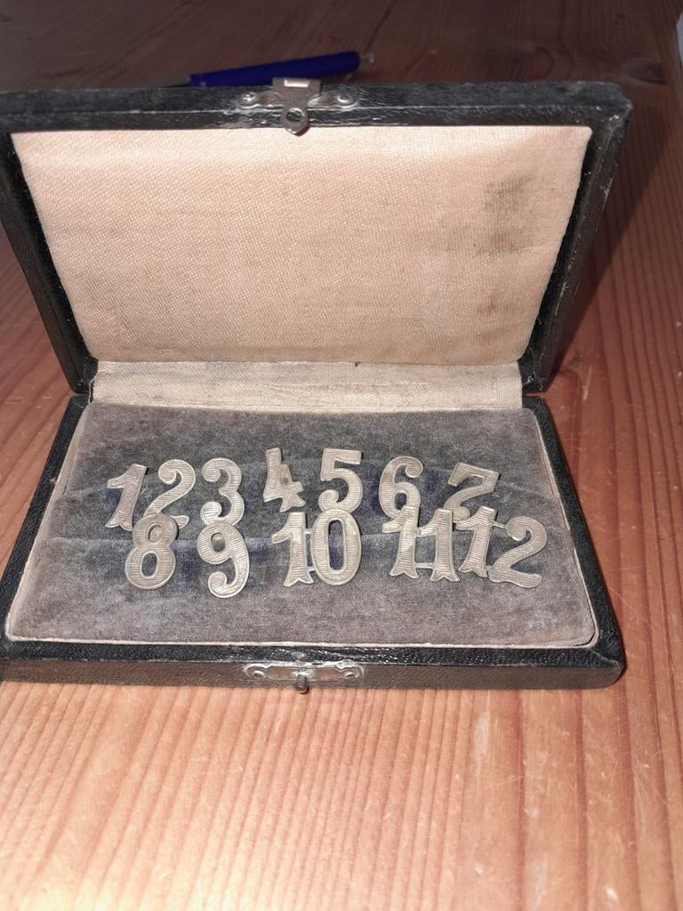 Gaaf doosje alpacca zilver tafelnummers nummers, Ophalen of Verzenden, Zilver