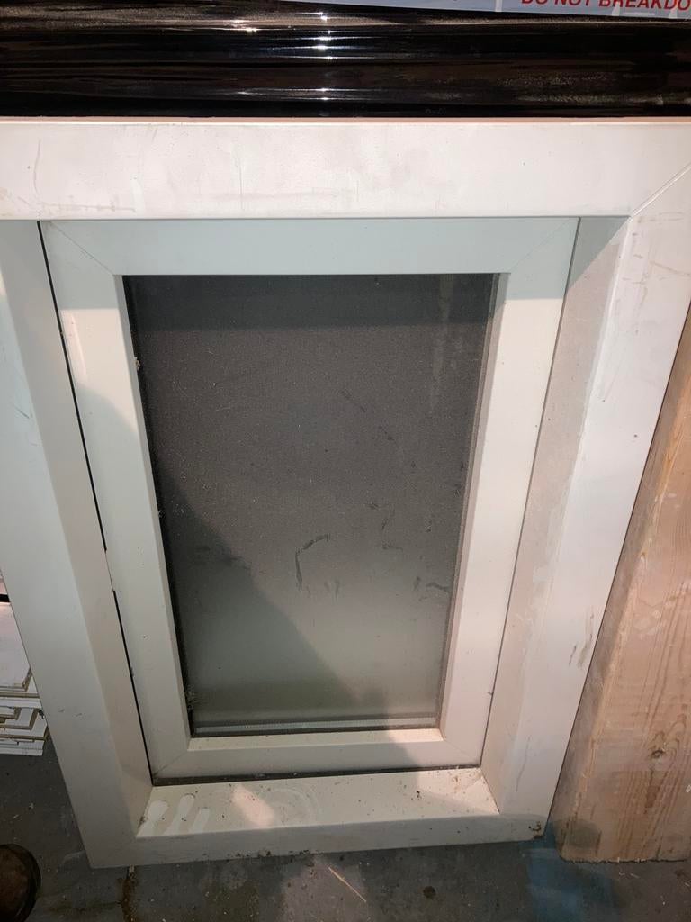 Kunststof kiepraam met melkglas, Kunststof, Raamkozijn, Zo goed als nieuw, Ophalen