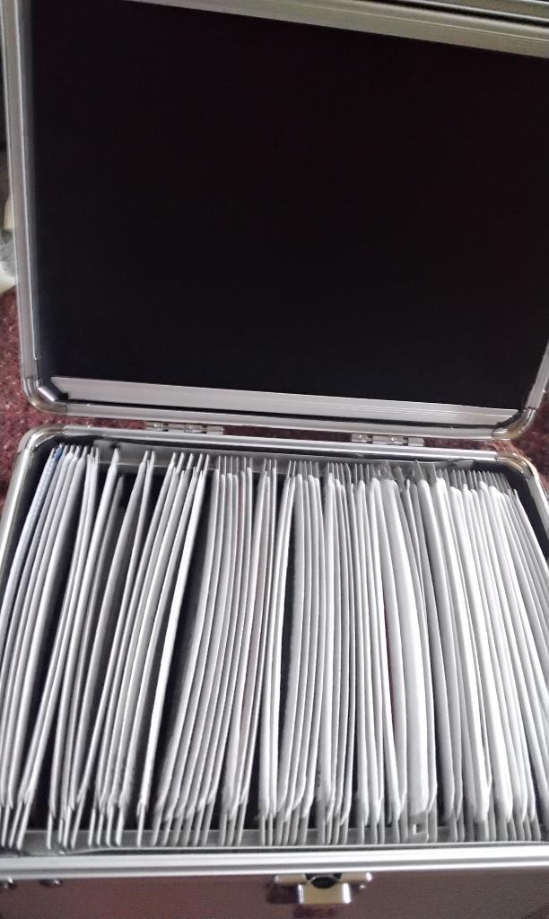 Koffer CD's x DJ's Exosphere Sezen Aksu Björk Eric Clapton, Ophalen, Zo goed als nieuw