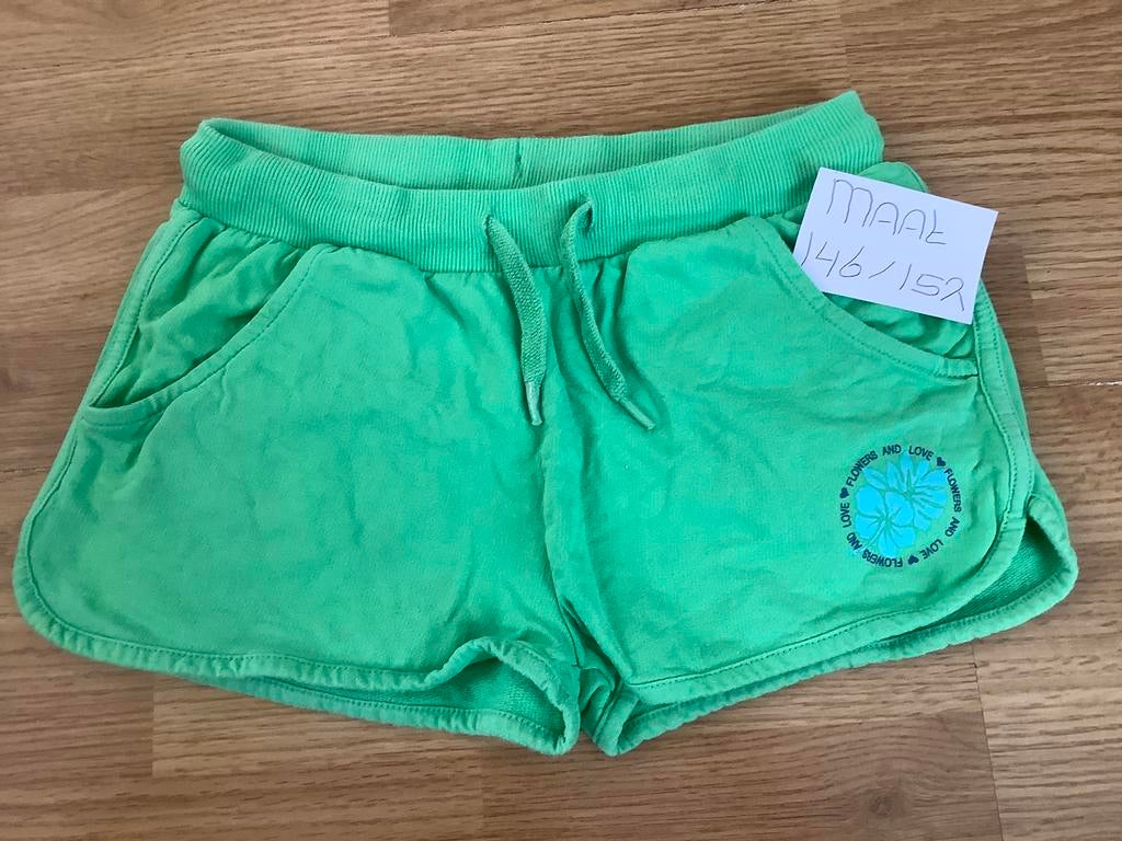 Korte broek maat 146/152, Ophalen of Verzenden, Zo goed als nieuw, Meisje, Broek