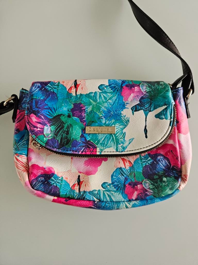 Nieuwe Desigual schoudertas met veel opbergvakjes, Sieraden, Tassen en Uiterlijk, Ophalen of Verzenden, Nieuw, Overige kleuren