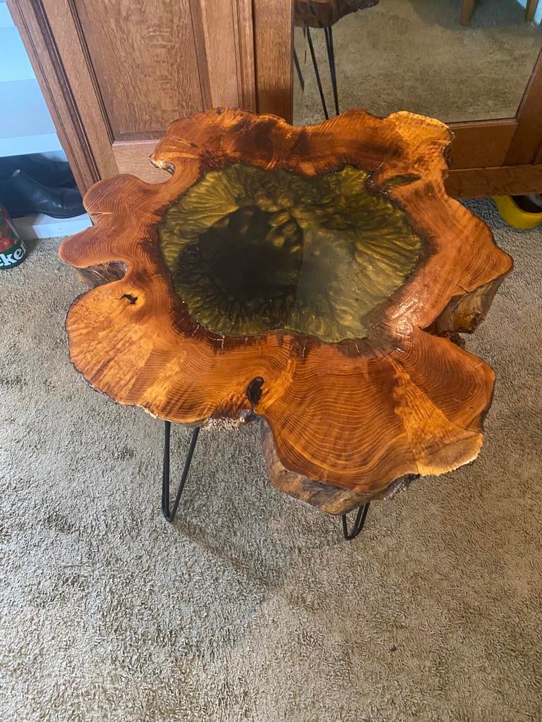 Super mooi tafeltje met in de midden epoxy, 50 tot 100 cm, Teakhout, Zo goed als nieuw, Minder dan 50 cm