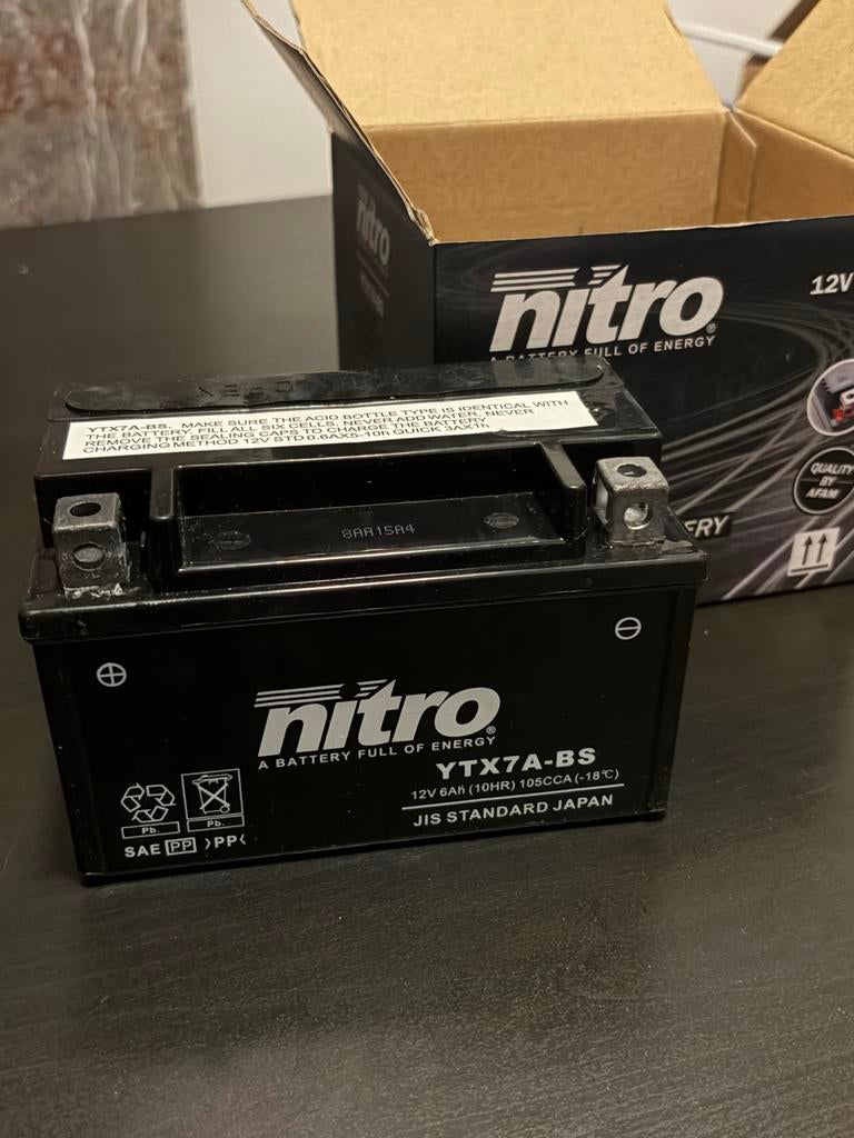 Nitro Loodaccu YTX7A-BS 12V 6AH - Nieuw in doos, Ophalen, Nieuw, Universele onderdelen