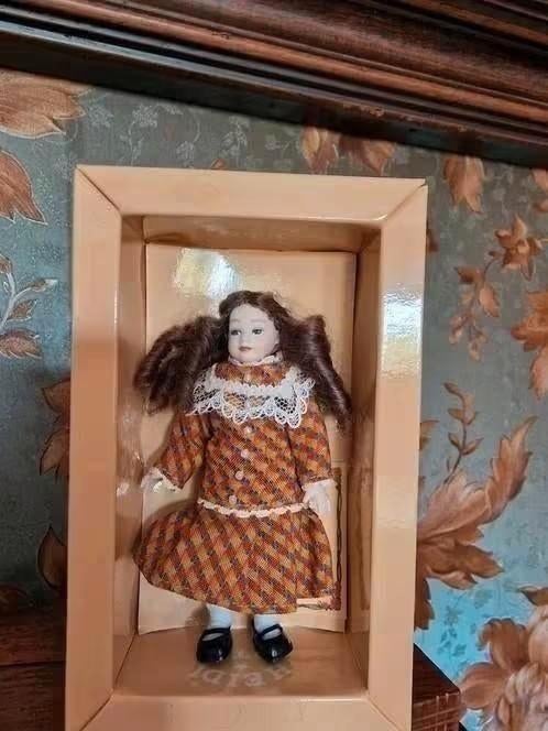 heidi ott miniaturen popje 10 cm met orginele kleding 1, Ophalen of Verzenden, Nieuw, Poppenhuis