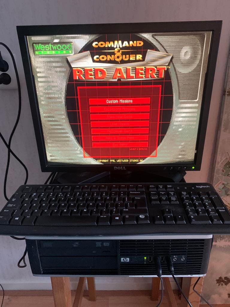 Complete computer met Red Alert, muis, toetsenbord, muismat, Computers en Software, Desktop Pc's, Ophalen of Verzenden, Gebruikt