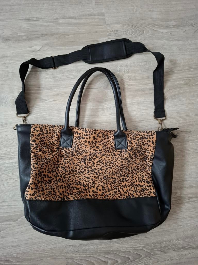 Mooie royale tas met verstelbare schouderband, Sieraden, Tassen en Uiterlijk, Ophalen of Verzenden, Zo goed als nieuw, Zwart, Schoudertasje