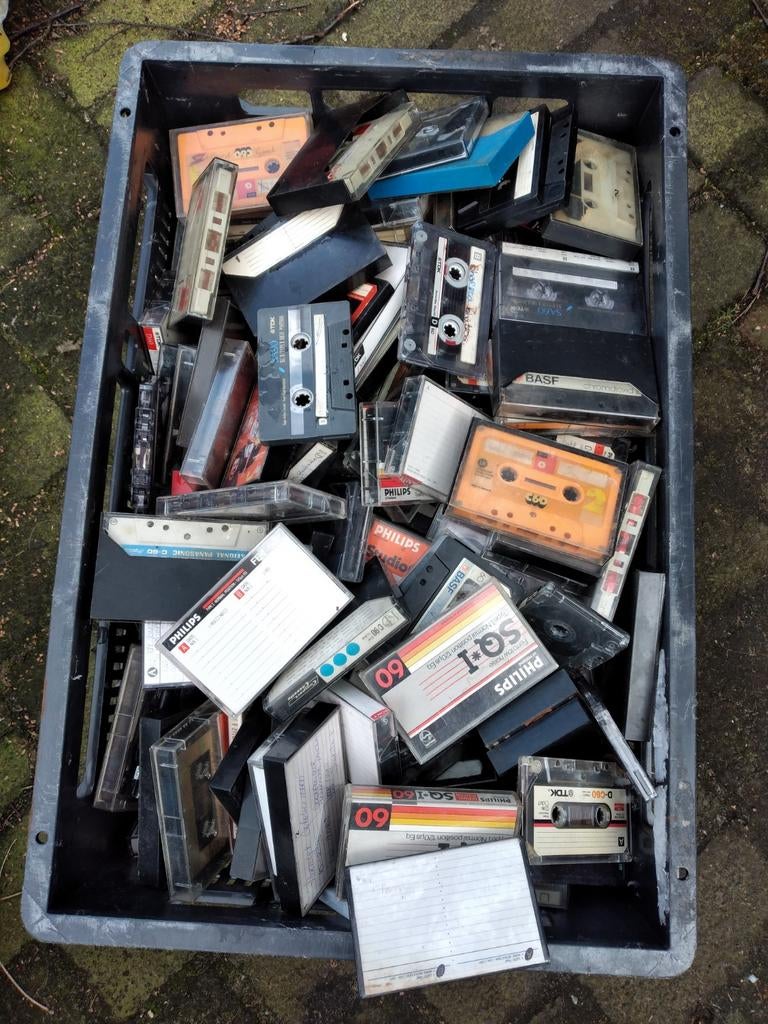 Krat vol cassettebandjes, Cd's en Dvd's, Ophalen of Verzenden, Gebruikt, Overige genres, 26 bandjes of meer