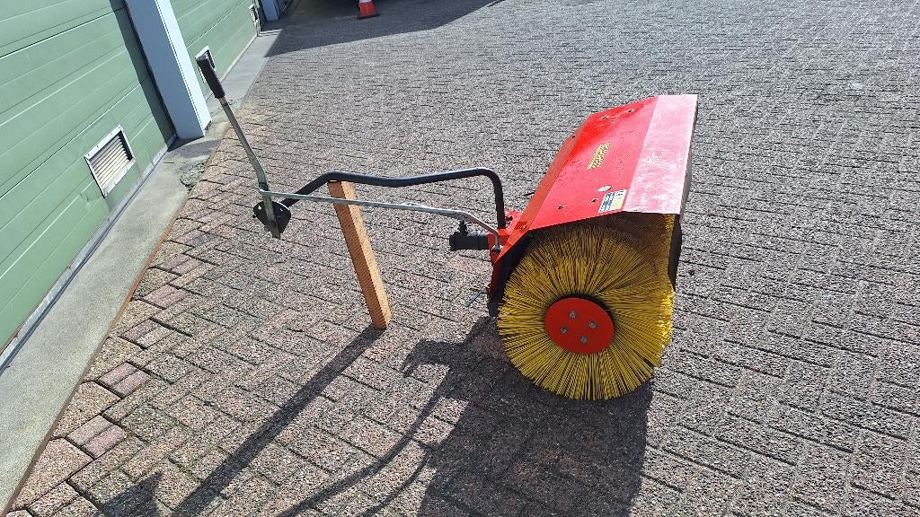 veegborstel voor tuintrekker 100 cm, Tuin en Terras, Zitmaaiers, Ophalen, Gebruikt, Industriepark 2a 9351PA Leek, H.O.Albert Ale Slotema
