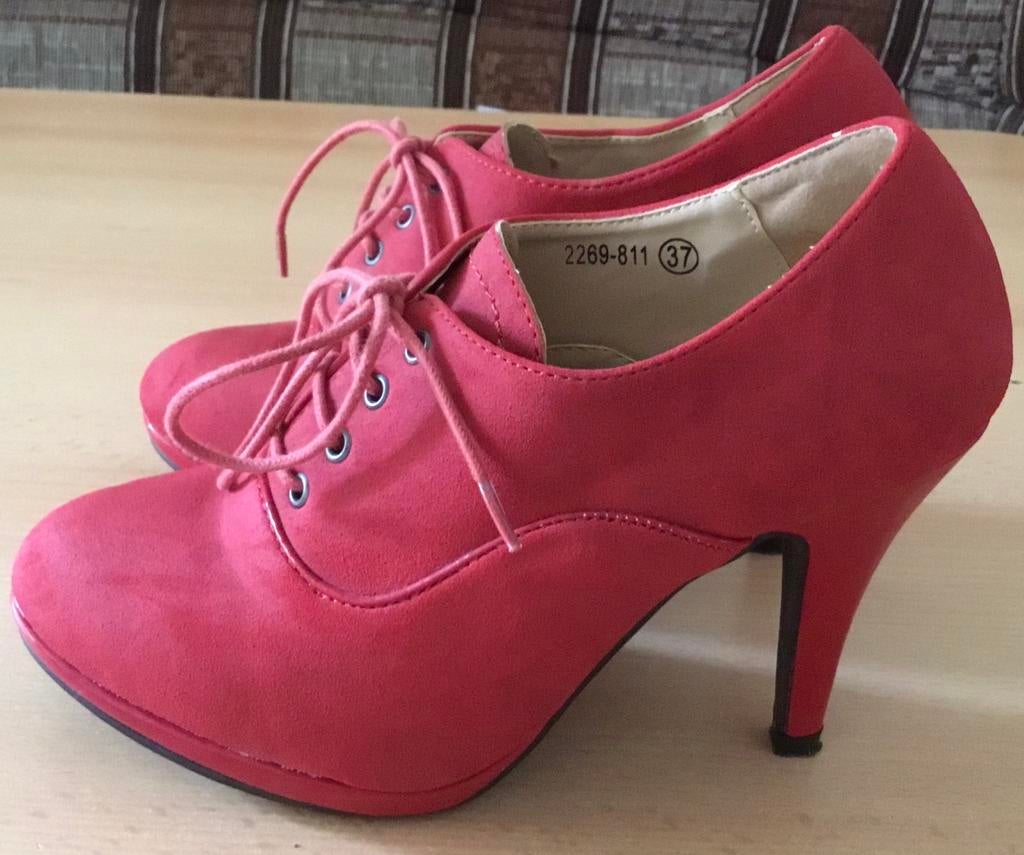 Dames pumps met vetersluiting maat 37 coral rood z.g.a.n., Ophalen of Verzenden, Zo goed als nieuw, Rood, Pumps