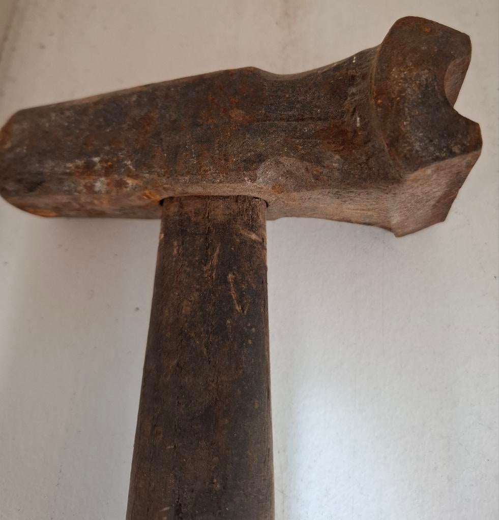 Oude hamer met houten steel, Ophalen, Gebruikt