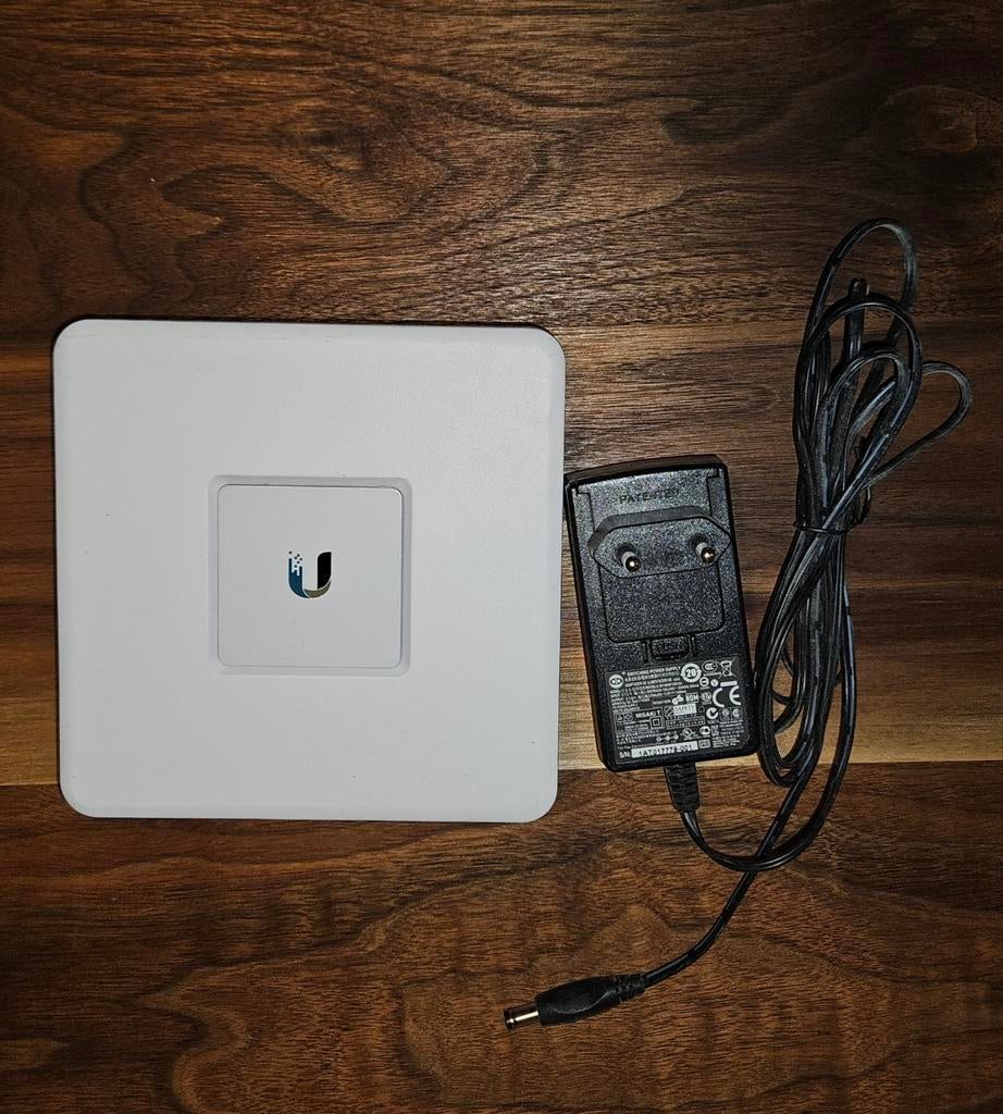 Ubiquiti UniFi Security Gateway (USG) Router, Ophalen of Verzenden, Gebruikt, Ubiquiti UniFi