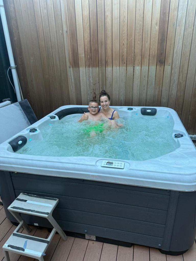 Jacuzzi 5 personen, Ophalen of Verzenden, Zo goed als nieuw, Afdekzeil, Vast