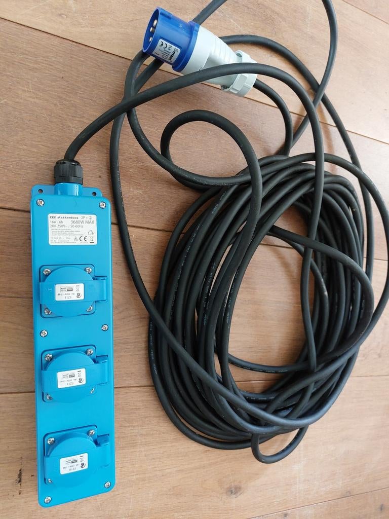 Kampeer stroomkabel met CEE stekkerdoos 20m, Caravans en Kamperen, Ophalen of Verzenden, Gebruikt