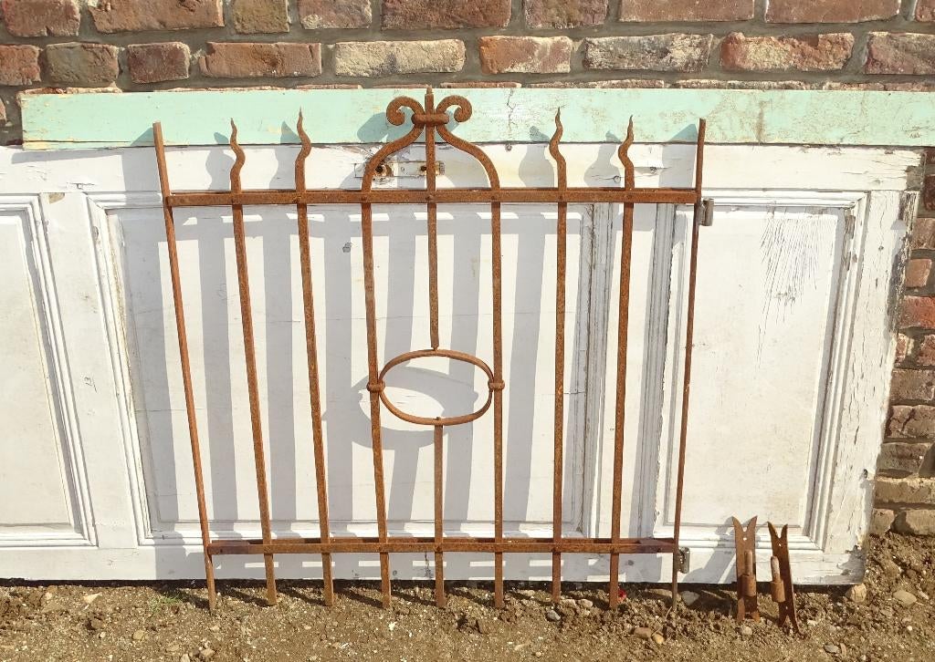 oud gesmeed geklonken poortje doorlooppoort poort, Ophalen