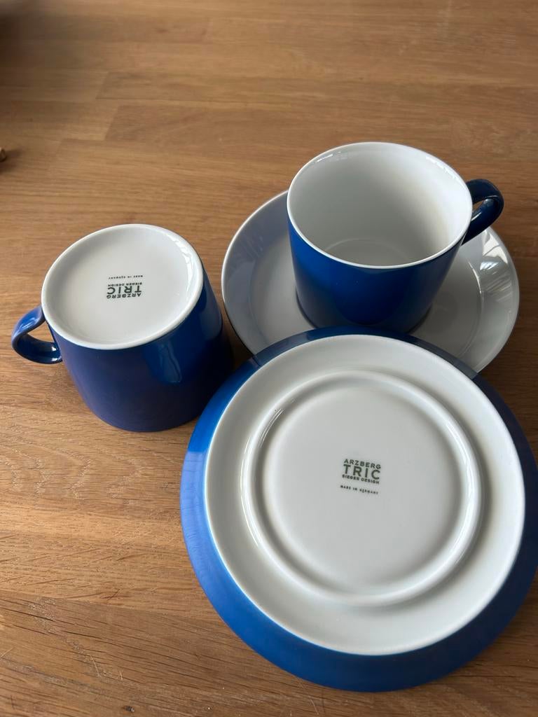 Arzberg Tric kop en schotel - Blauw porselein, Ophalen of Verzenden, Zo goed als nieuw, Effen, Kop(pen) en/of Schotel(s)