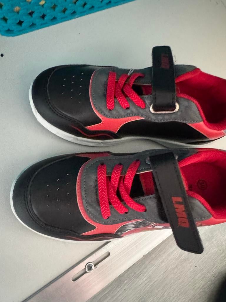 Nieuwe Cars Lightning McQueen schoenen met lichtjes maat 30, Ophalen of Verzenden, Nieuw, Jongen, Schoenen