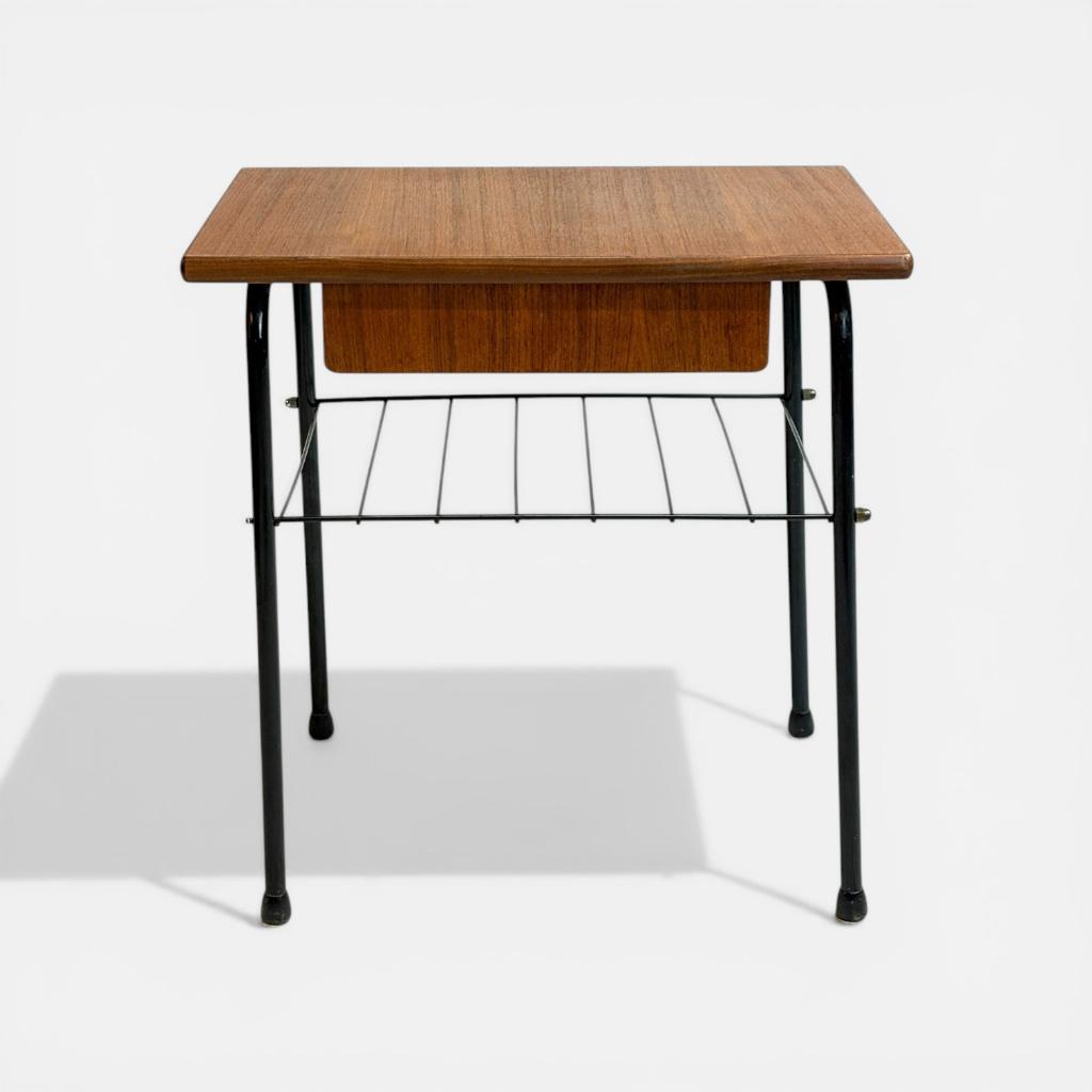 Vintage string nachtkastje met tijdschriftenrekje uit Zweden, Gebruikt, ?, 45 tot 65 cm, Minder dan 55 cm