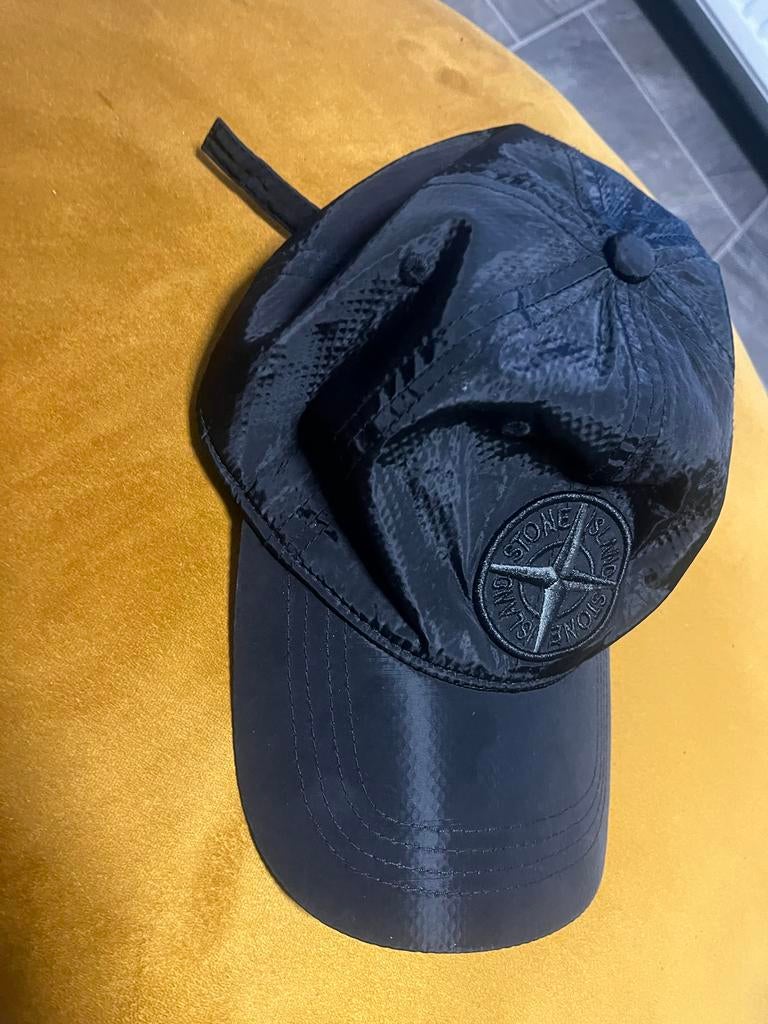 Stone Island Zwarte Cap - Stijlvolle Accessoire, Ophalen of Verzenden, Zo goed als nieuw, One size fits all, Pet