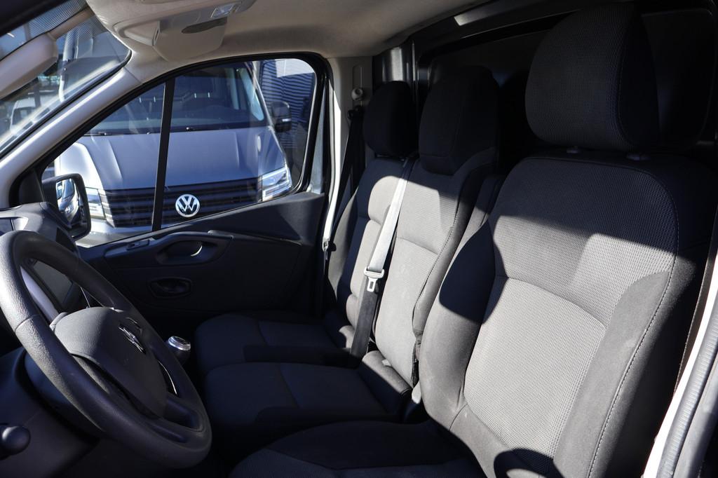 Renault Trafic 2.0 dCi 120pk L2 H1 Airco Navigatie, Voorwielaandrijving, Stof, Gebruikt, Euro 6