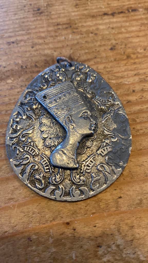 Hanger Nefertiti, Overige materialen, Gebruikt, Overige voorstellingen, Ophalen of Verzenden