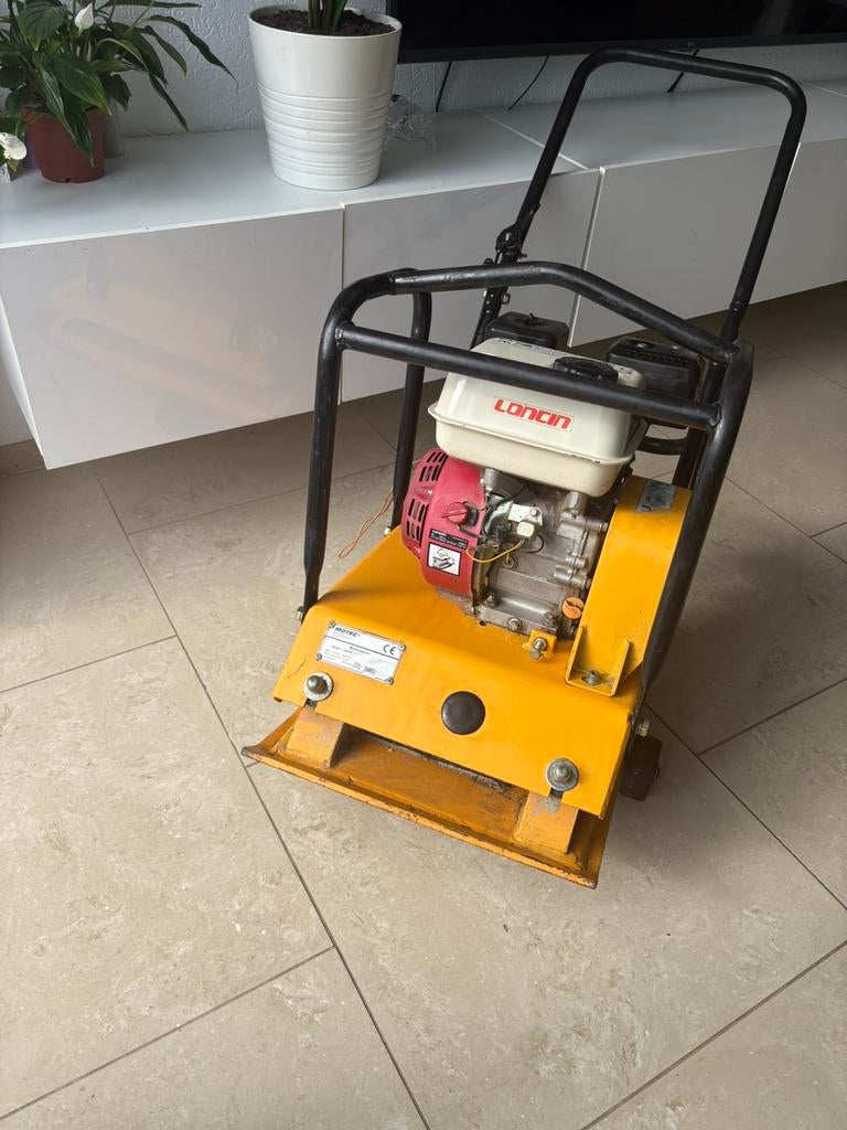 Krachtige   LONCIN /benzine Trilplaaat -15 KN -100 kg, Ophalen, Gebruikt