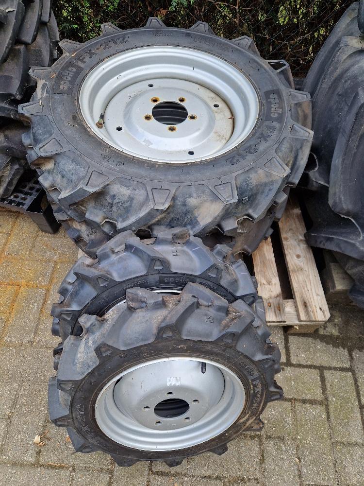 Trekker banden set als  nieuwe, Zakelijke goederen, Agrarisch | Onderdelen | Banden, Velgen en Assen, Niet ingevuld, Niet ingevuld