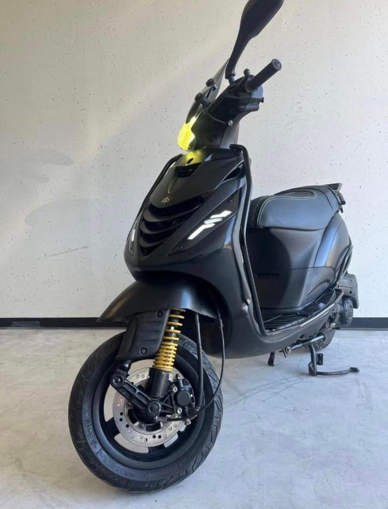 Piaggio Zip 2021 Full Option, Fietsen en Brommers, Scooters | Piaggio, Zo goed als nieuw, Zip, Maximaal 45 km/u, Benzine, Ophalen