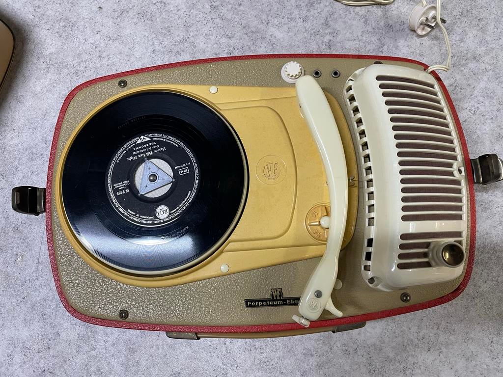 Jaren '60 Platenspeler met ingebouwde versterker en speaker, Audio, Tv en Foto, Platenspelers, Ophalen, Niet werkend, Platenspeler